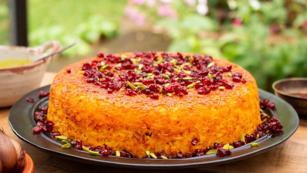 بهترین زمان خرید برنج طبق آنچه که برنج فروشان حرفه‌ای شمال و مردمان بومی استان گیلان می‌گویند، زمانی است که برنج را تازه برداشت می‌کنند؛ یعنی همان برنج تازه و اعلا که از اواخر تابستان تا حدود آبان ماه به وفور در بازار پیدا می‌شود و قیمت ارزانی هم دارد. زمان که بگذرد در طول سال قیمت برنج هم به مراتب بیشتر می‌شود.