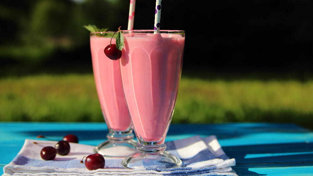 میلک شیک گیلاس خانگی