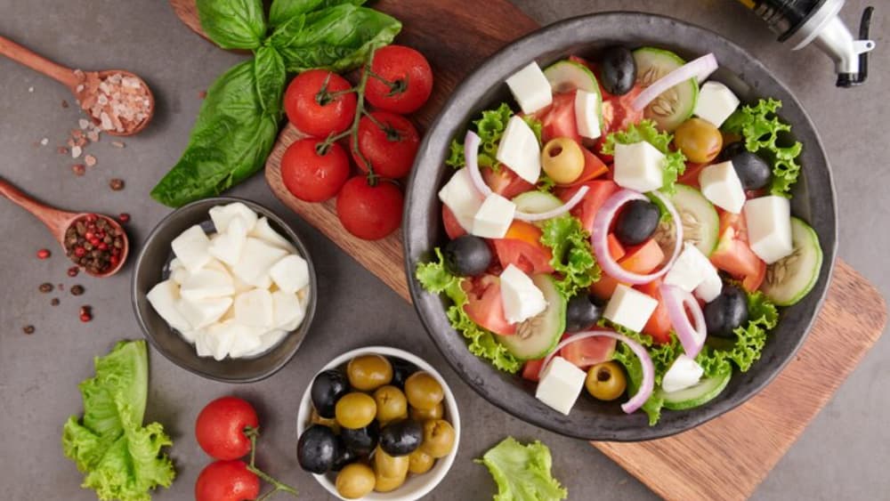 رژیم مدیترانه ای پر از ویتامین، فیبر و چربی‌های خوبیه که بدنت بهشون نیاز داره. 