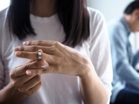 تعبیر خواب طلاق: نشونه ای از تغییرات بزرگ توی زندگی یا احساسات ناپایدار در روابط فعلی.