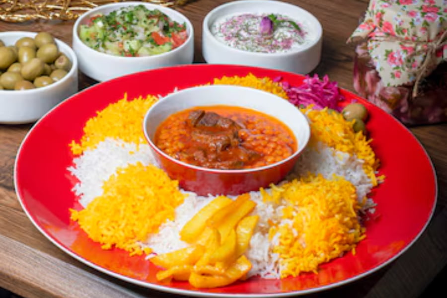 غذای ایرانی: خورشت قیمه و برنج لذیذ و خوش پخت؛ مرتبط با خشک و سفت شدن برنج بعد از پخت