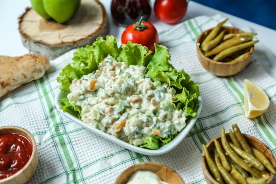 ترشی لوبیا سبز همراه با غذاهای مدرن