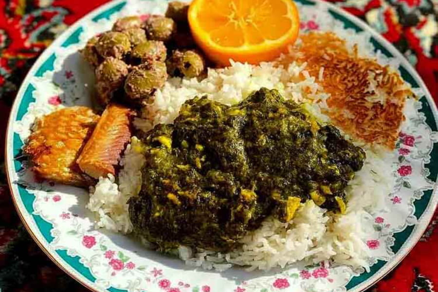 ترش تره شمالی همراه با نارنج، زیتون پرورده و ماهی دودی