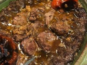 خورشت گمج کباب گیلانی داخل ظرف سنتی گمج