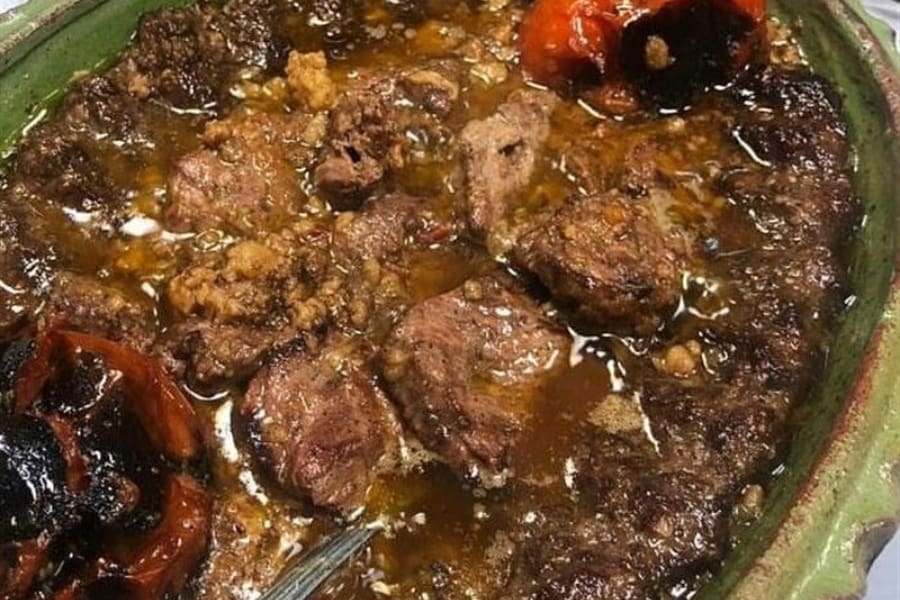 خورشت گمج کباب گیلانی داخل ظرف سنتی گمج