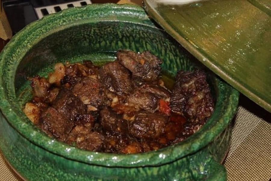 گمج کباب اصیل گیلانی داخل ظرف سفالی به اسم گمج