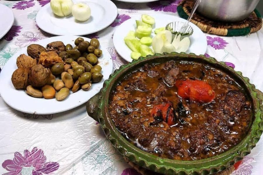 خورشت گمج کباب رشتی به همراه مخلفات