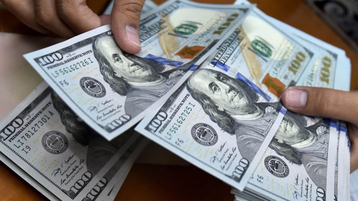 قیمت دلار افزایش یافت. لغو مذاکرات ایران و آمریکا بر بازار ارز تاثیر گذاشت. جزئیات افزایش قیمت دلار.