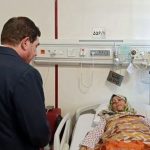 بازدید مشاور رهبری از مجروحان حملات اسرائیل در بیمارستان
