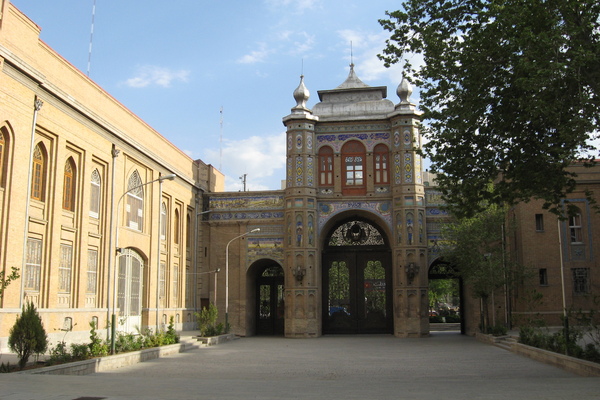 شکوه معماری سردر باغ ملی، نماد تاریخی تهران پیش از برج آزادی