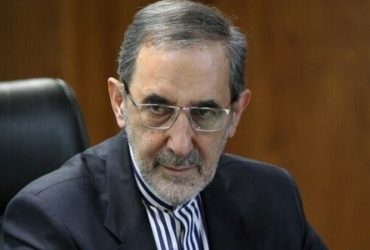 علی اکبر ولایتی در حال هشدار درباره سوء استفاده از دالان زنگزور