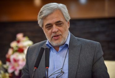 آقای قالیباف! شما هم مثل رئیس جمهور شجاعت دارید بگویید نمایندگان کار نمی‌کنند و پول می‌گیرند؟!