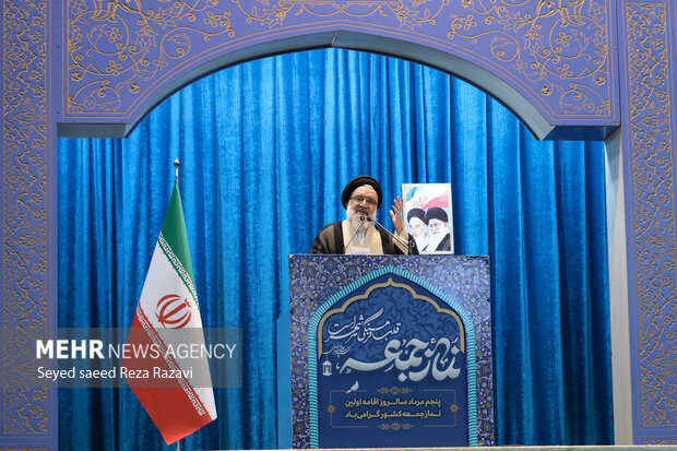 احمد خاتمی: رهبری به هیچ‌کس اجازه مذاکره در زمینه قدرت نظامی و موشکی را نمی دهند؛کلید فضای مجازی در دستان آمریکاست و خط آنها خدایی نیست