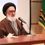 امام جمعه قم: وقتی به جای رئیس جمهور دخترش به زنی که دست دراز کرده بود دست داد ارزش های دینی حفظ شد