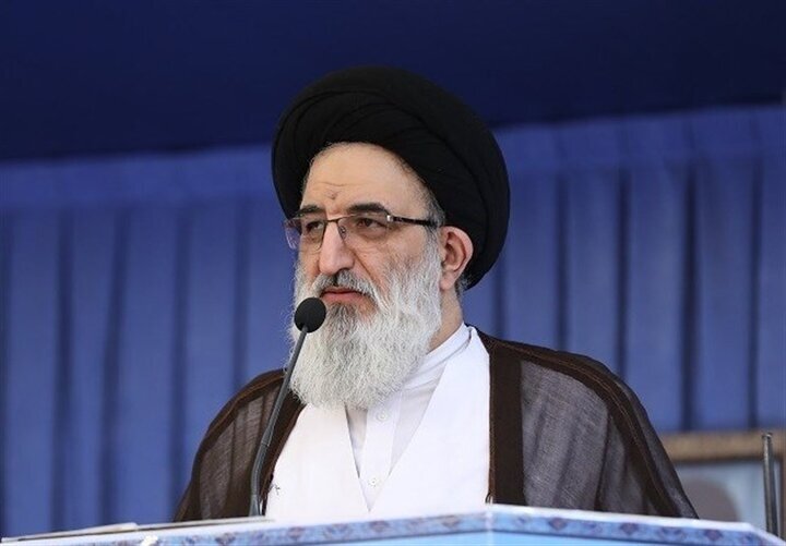 امام جمعه کرج: استراتژی ایران و انقلاب اسلامی، شعار مرگ بر آمریکا است؛ مکانیسم ماشه از نظر اقتصادی هیچ تأثیری جز بار روانی ندارد