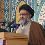 امام جمعه یاسوج: چرا باید در ورودی شهرها تابلوها به زبان انگلیسی باشد؟ ایران با فرهنگ اسلامی در برابر استکبار ایستاده
