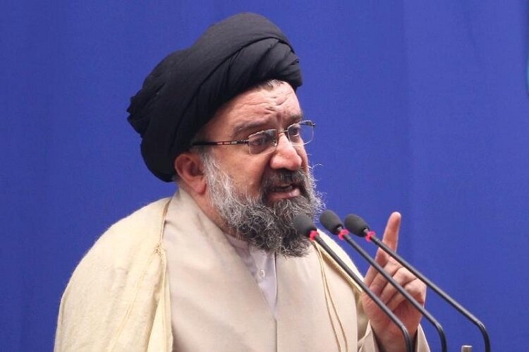 انتقاد احمد خاتمی از طرح موضوع تعلیق غنی سازی؛ پاسخ مردم ایران به مکانیسم ماشه «می‌جنگیم، می‌میریم، سازش نمی‌پذیریم» است