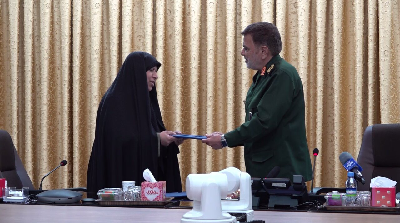 تفاهم‌نامه نیروی زمینی سپاه با ستاد ملی جمعیت کشور؛ شتاب بخشی به فرایندهای افزایش و جوانی جمعیت برای تحقق منویات رهبری