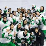 حضور دو بازیکن هاکی روی یخ جوانان دختر در لیگ مجارستان
