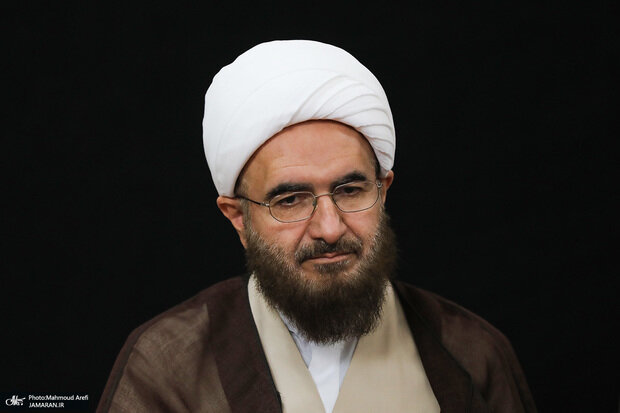 رئیس شورای سیاست گذاری ائمه جمعه: می‌توان شهید چمران را بنیان گذار بسیج مردمی دانست؛ شهید چمران در درگیری‌های غرب کشور از تجربیات لبنان استفاده کرد