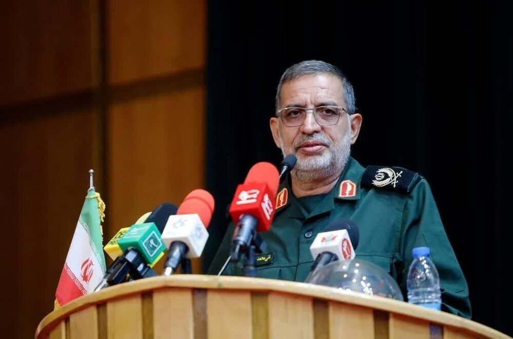 سخنگوی سپاه: دشمن می‌کوشد امید را در جامعه تضعیف کند؛ رسانه‌های وابسته به غرب در پی جابجایی جایگاه پیروز و بازنده در میدان نبرد هستند