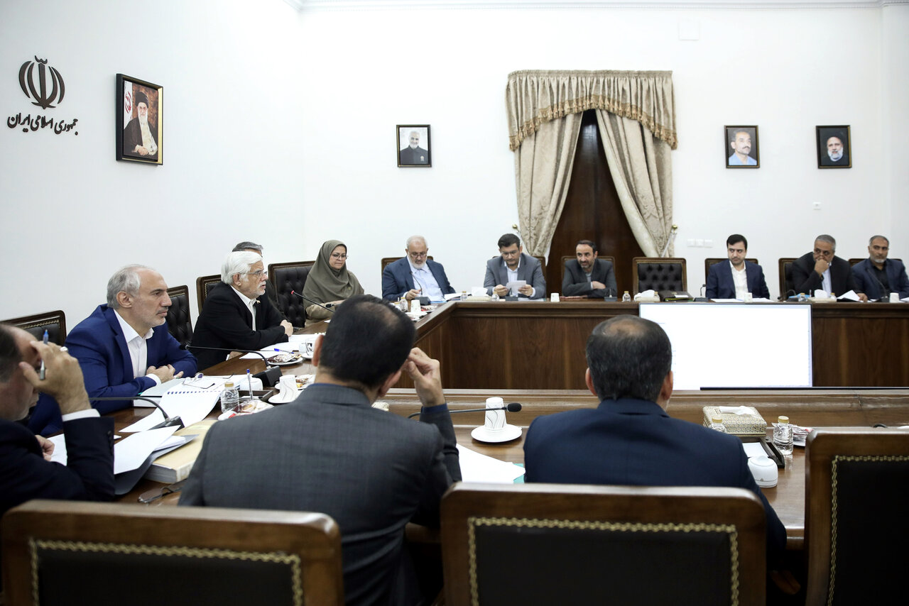 شورای عالی انرژی به ریاست عارف رئیس‌جمهور برگزار شد؛ عارف: تامین انرژی مورد نیاز بخش تولید در اولویت دولت است