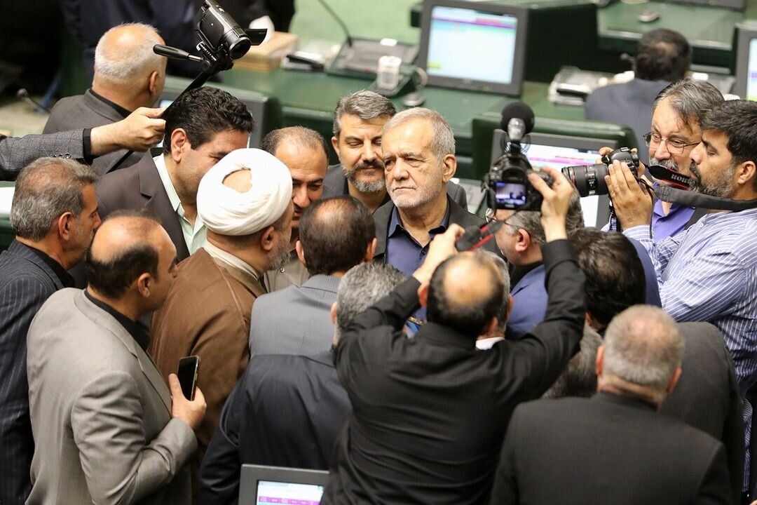 صدای دوگانه از پاستور و بهارستان؛ سیاست خارجی روی مدار تقابل مجلسی‌ها با دولت چه آوایی و چه آورده‌ای دارد؟