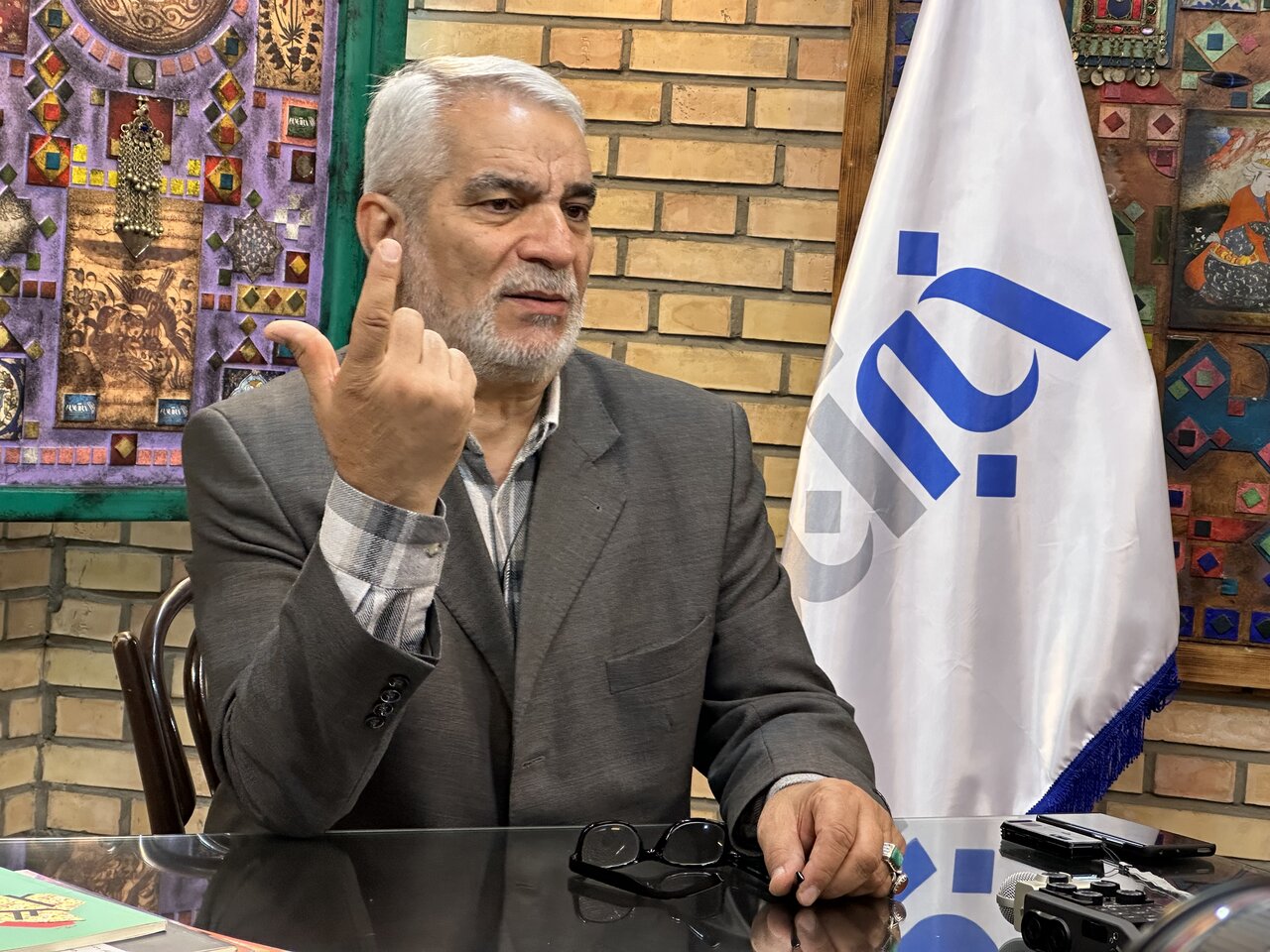 عباس زاده مشکینی: نمایندگان مجلس بدانندکه تصمیمات رهبری ملاک اصلی عمل است؛کوهکن: نمایندگان نمی توانند جای شورایعالی امنیت ملی بنشینند