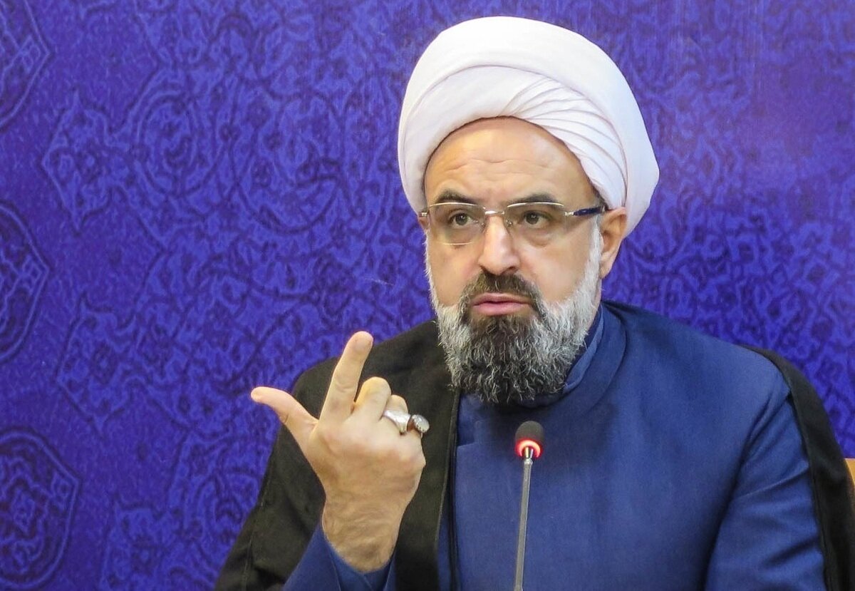 ماجرای برقع زدن زنان در زمان هخامنشیان؛ بازخوانی واکنش طاهری آکردی به خوانندگی یک زن در کاروانسرا