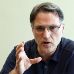 محمدرضا تاجیک: تفکر جبهه پایداری به داعش نزدیک شده؛ تندروها مشروعیت و مقبولیت نظام را زیر سوال می برند؛ شکاف جریان اصولگرا بیشتر خواهد شد