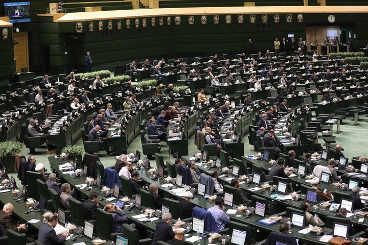 نماینده مجلس: عده بسیار قلیلی در مجلس و بیرون از آن نه خیر مردم را می‌خواهند و نه خیر کشور را