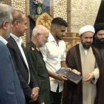 پهلوان غلام‌رضا فرخی قهرمان کشتی جهان‌ خادم حرم شاهچراغ (ع) شد