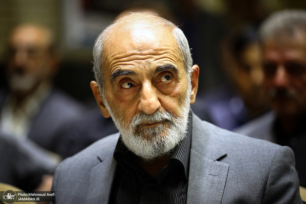 پیشنهاد حسین شریعتمداری: حالا که ار NPT خارج نمی شویم مجلس طرح سه فوریتی بدهد که بازرسان آژانس را راه ندهیم