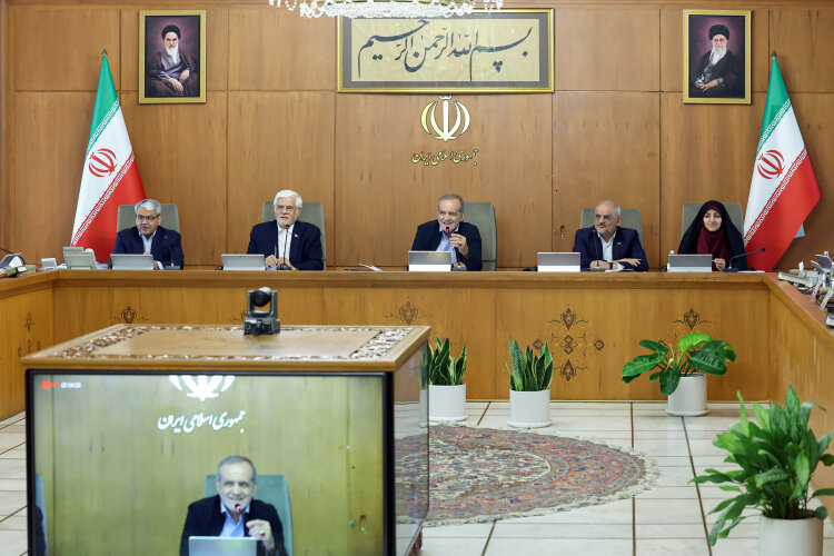 گزارش عراقچی به هیات دولت درباره اسنپ‌بک؛ پزشکیان: مدیریت هزینه‌ها با دستور پیش نمی‌رود؛ وزارتخانه‌ها و دستگاه‌های اجرایی صرفه جویی کنند