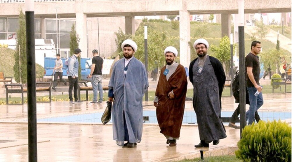 گلایه‌های مدرس حوزه علمیه؛ نه طلاب مثل سابق درس می‌خوانند نه سواد استادان مانند گذشته است!؛ میزان شهریه دریافتی طلبه‌ها چقدر است؟