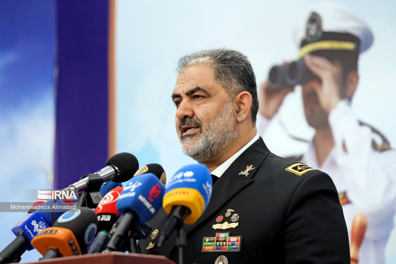 بازدید فرمانده نیروی دریایی ارتش از آمادگی عملیاتی ایستگاه دریایی خارک؛ ادامه پشتیبانی و تقویت توان رزمی نیروها