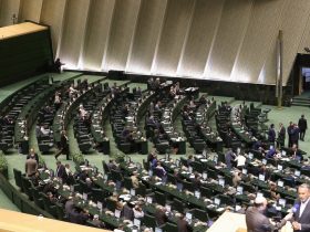 تذکر یک نماینده برای پیگیری غرامت جنگ از عراق؛ وزیران دولت چه تذکرهایی از نمایندگان گرفتند؟