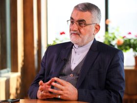 عضو کمیسیون امنیت ملی مجلس: سهم آمریکا در تحریم‌های اقتصادی ایران تنها ۳۰ درصد است؛ آمریکایی‌ها پل‌های پشت سر خود درباره مذاکره تخریب کرده‌ است