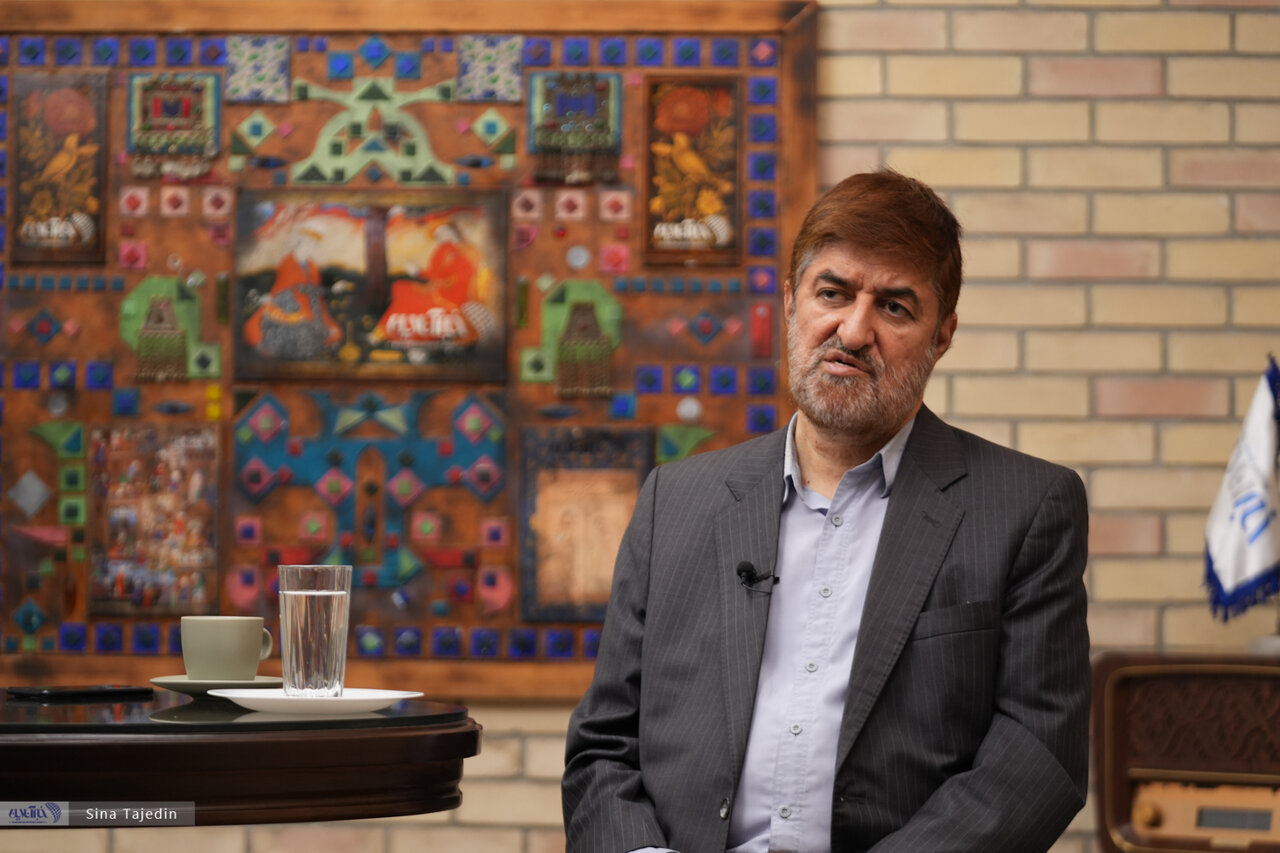 علی مطهری: آمریکا حرف خود را وسط مذاکره با ایران تغییر داد؛ فعلا راهی جز مقاومت باقی نمانده؛ شخصی مثل ترامپ در یک جا باید پوزه‌اش به خاک مالیده شود